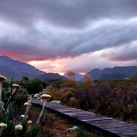 La Mer Seafront Selfcatering Accommodation Kleinmond Exteriör bild