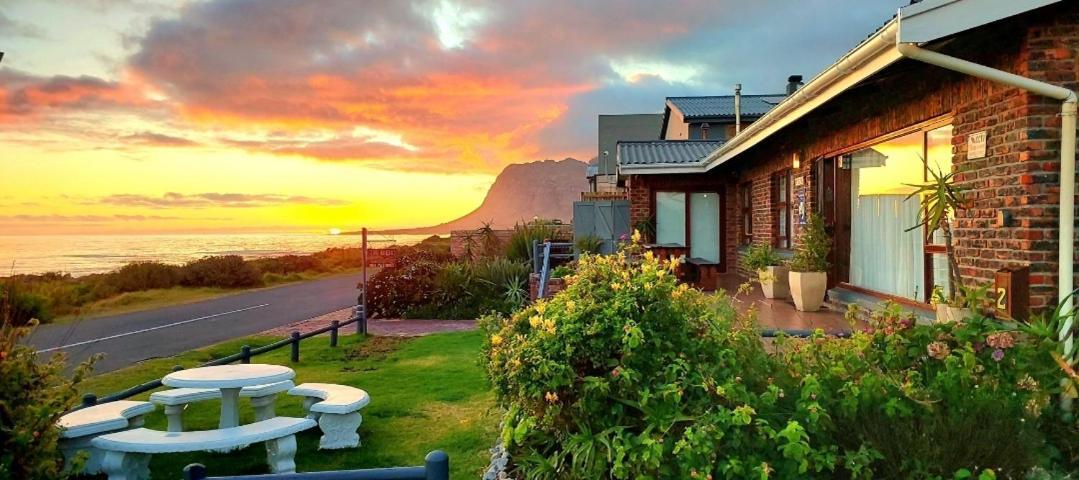 La Mer Seafront Selfcatering Accommodation Kleinmond Exteriör bild