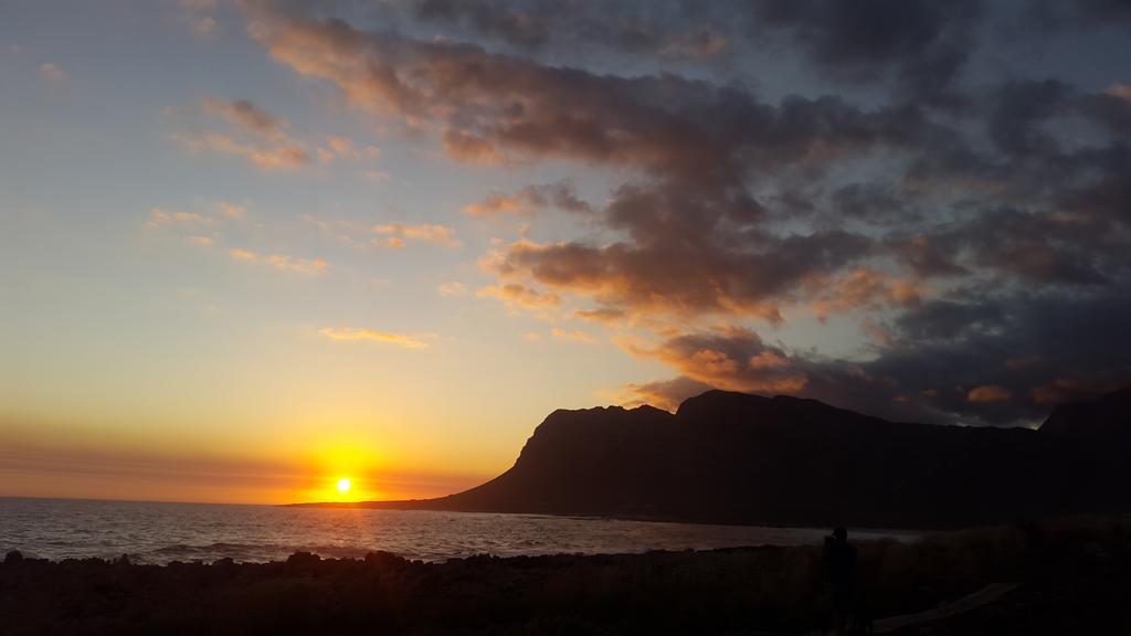 La Mer Seafront Selfcatering Accommodation Kleinmond Exteriör bild