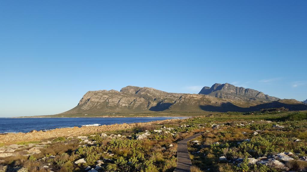 La Mer Seafront Selfcatering Accommodation Kleinmond Exteriör bild