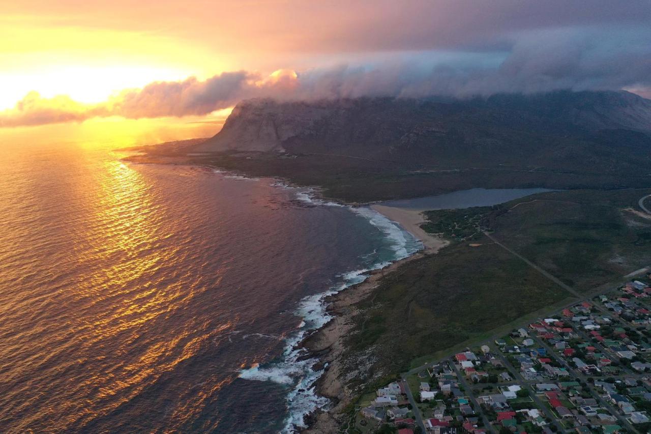 La Mer Seafront Selfcatering Accommodation Kleinmond Exteriör bild