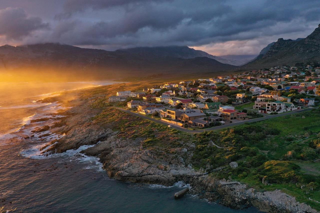 La Mer Seafront Selfcatering Accommodation Kleinmond Exteriör bild